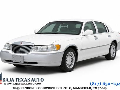 Used 2002 Lincoln Town Car Signature