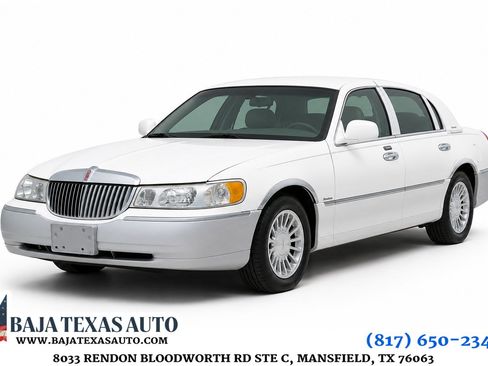 Used 2002 Lincoln Town Car Signature RWD image 1