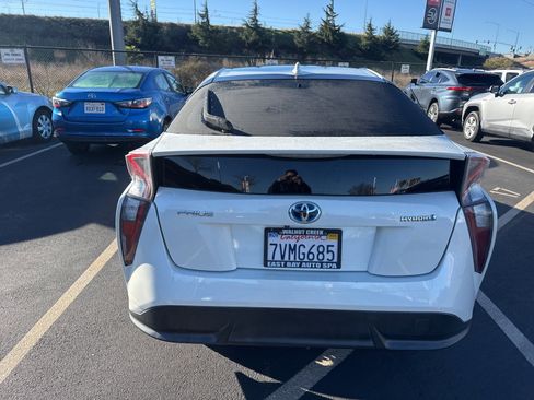 Used 2017 Toyota Prius Three Touring image 5