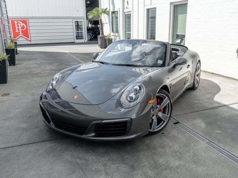 Used 2017 Porsche 911 Carrera S RWD image 3