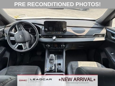 Used 2023 Mitsubishi Outlander SE Black Edition AWD/4WD image 15