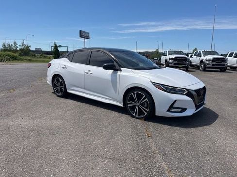 Used 2022 Nissan Sentra SR w/ SR Premium Package FWD image 2