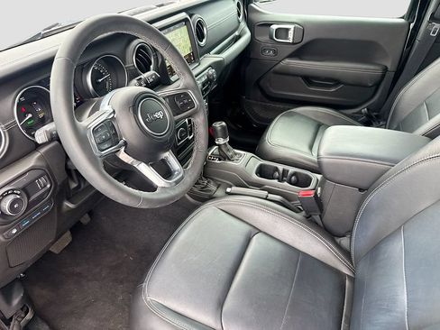 Used 2023 Jeep Wrangler Unlimited Sahara AWD/4WD image 25