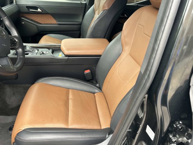 Used 2024 Lexus GX 550 w/ Accessory Package (Z1) AWD/4WD image 16