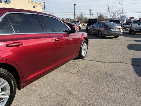 Used 2021 Chrysler 300 Touring L image 8