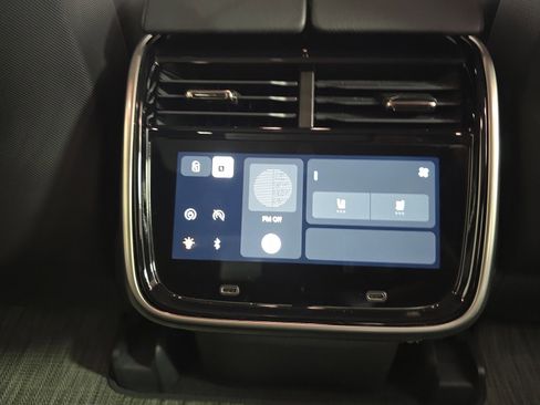 Used 2024 Rivian R1S Adventure AWD/4WD image 31
