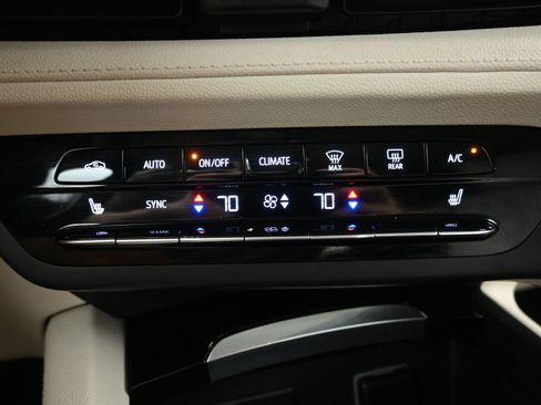 Used 2021 Buick Envision Preferred FWD image 17