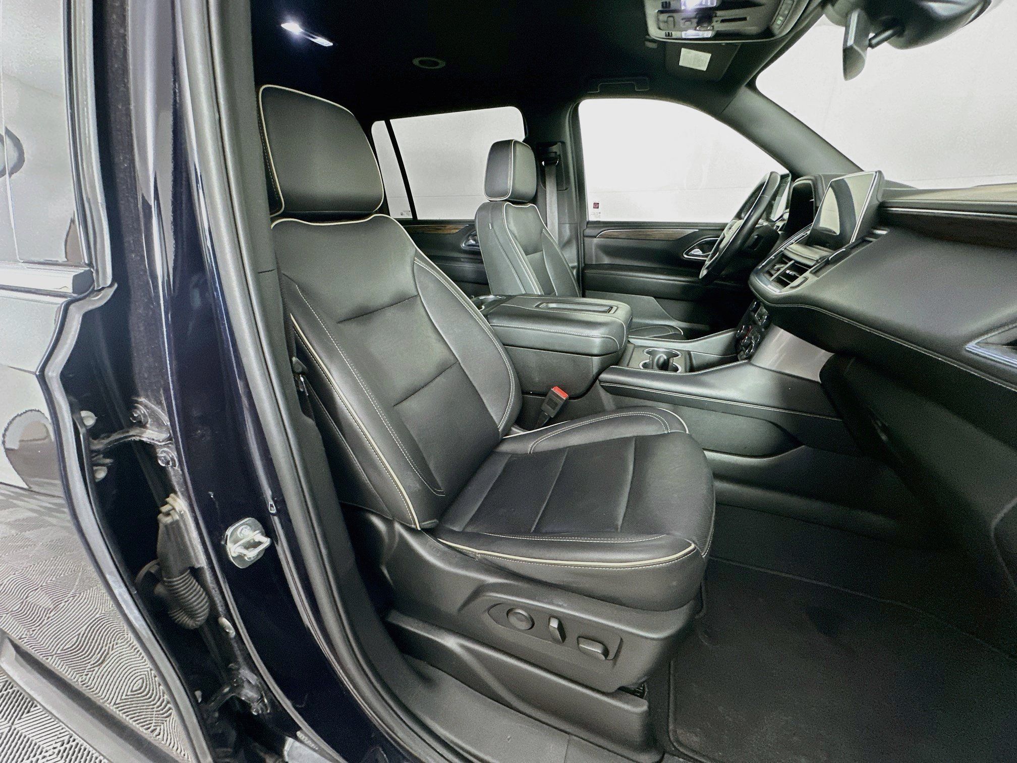 Used 2023 Chevrolet Suburban Premier AWD/4WD image 33