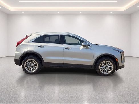 Used 2025 Cadillac XT4 Premium Luxury FWD image 6