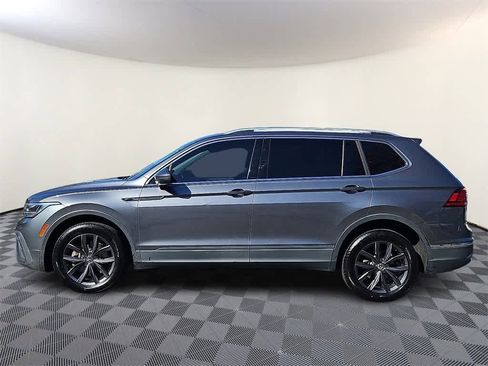 Used 2022 Volkswagen Tiguan SE w/ Panoramic Sunroof Package image 7