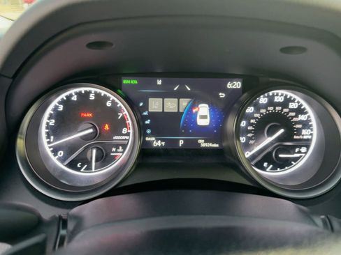 Used 2024 Toyota Camry SE image 18