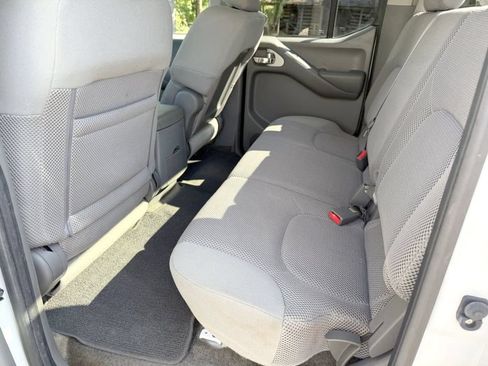 Used 2011 Nissan Frontier SV AWD/4WD image 26