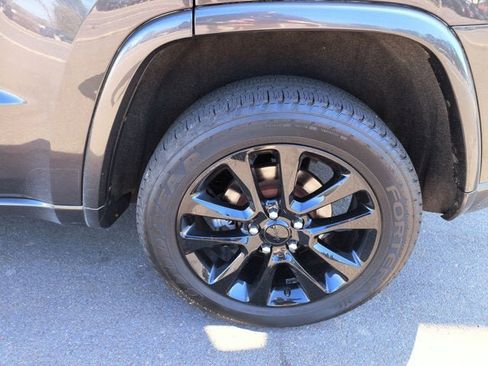 Used 2018 Jeep Grand Cherokee Altitude AWD/4WD image 31