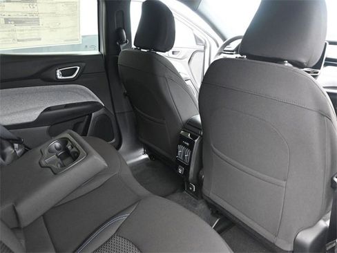 Used 2025 Jeep Compass Sport image 15