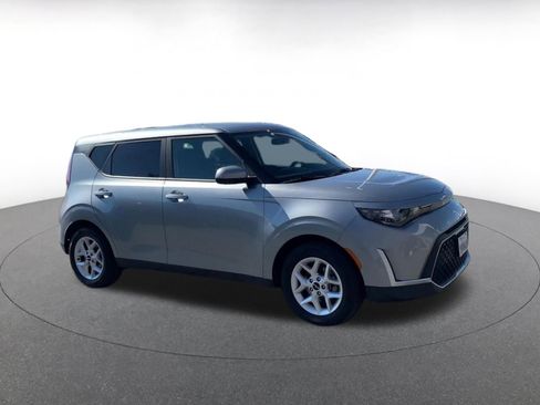 Used 2025 Kia Soul LX w/ LX Technology Package image 2