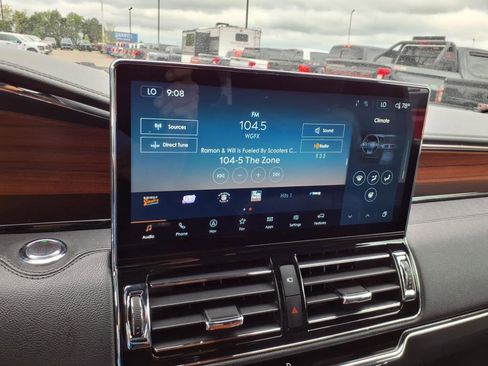 Used 2024 Lincoln Navigator Reserve image 18