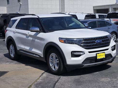 Certified 2022 Ford Explorer XLT w/ Equipment Group 202A RWD image 3