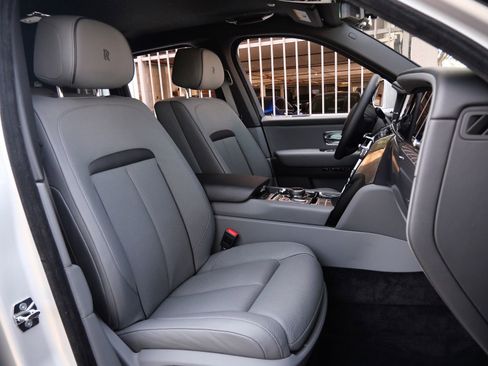 Used 2026 Rolls-Royce Cullinan Black Badge image 31