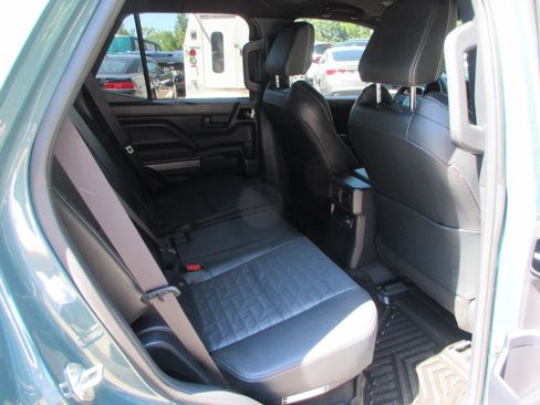 Used 2025 Toyota 4Runner TRD Off-Road Premium AWD/4WD image 15
