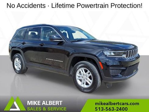 Used 2023 Jeep Grand Cherokee Laredo AWD/4WD image 1
