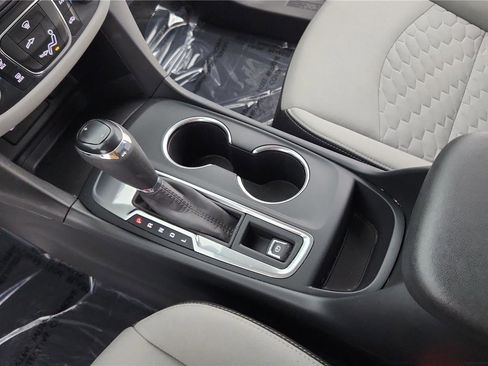 Used 2021 Chevrolet Equinox LS FWD image 37