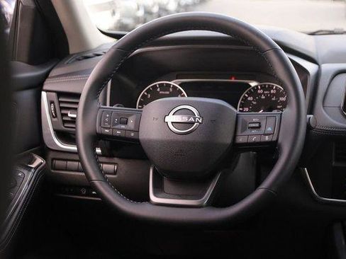 Used 2025 Nissan Rogue SV AWD/4WD image 24