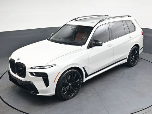 Used 2025 BMW X7 M60i AWD/4WD image 36