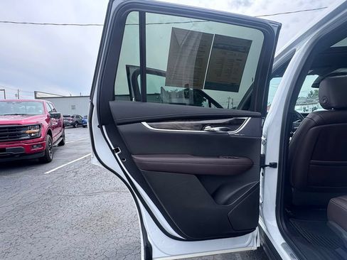 Used 2021 Cadillac XT6 Premium Luxury AWD/4WD image 19