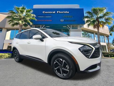 Used 2024 Kia Sportage LX image 2