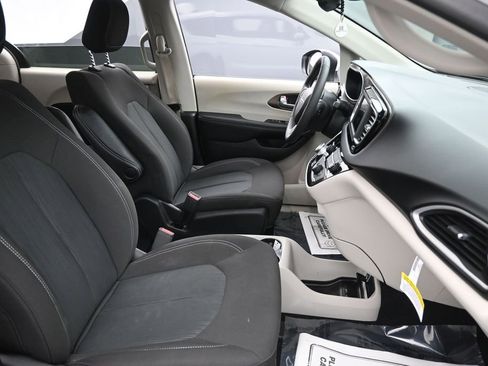 Used 2023 Chrysler Voyager LX FWD image 39
