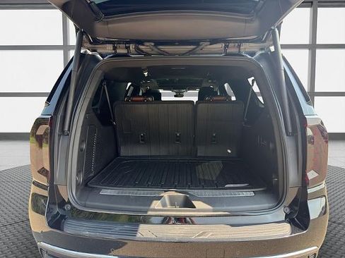 Used 2023 GMC Yukon XL Denali Ultimate AWD/4WD image 12