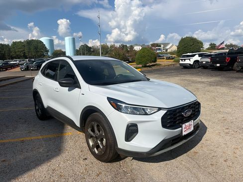 Used 2025 Ford Escape ST-Line FWD image 3