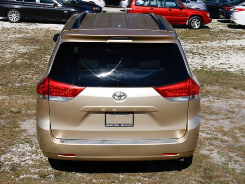 Used 2011 Toyota Sienna LE image 9