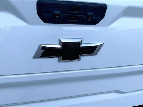 Certified 2024 Chevrolet Silverado 1500 Custom Trail Boss w/ Turbomax Blackout Package AWD/4WD image 10