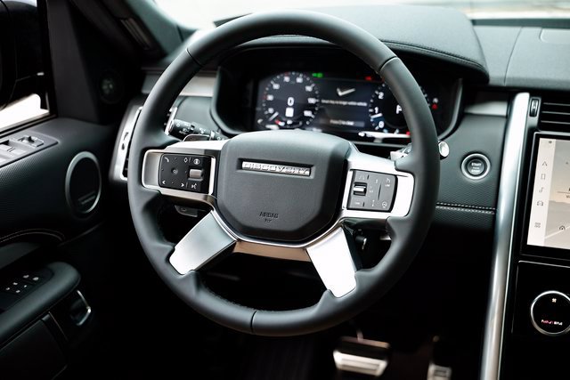 New 2026 Land Rover Discovery Limited Edition AWD/4WD image 38
