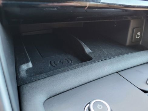 Used 2025 Land Rover Discovery Dynamic SE image 37