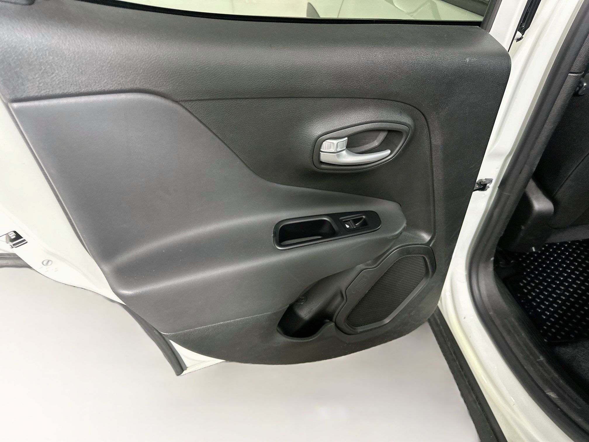 Used 2023 Jeep Renegade Latitude AWD/4WD image 26