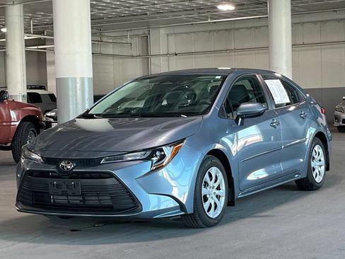 Used 2023 Toyota Corolla LE w/ Carpet Mat Package (TMS) FWD image 4