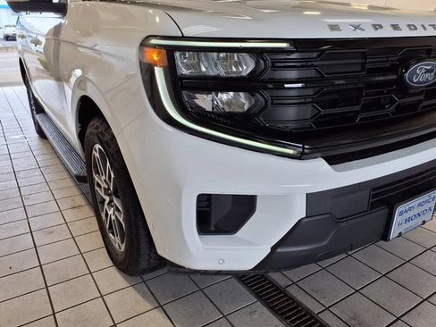 Used 2025 Ford Expedition Active AWD/4WD image 30