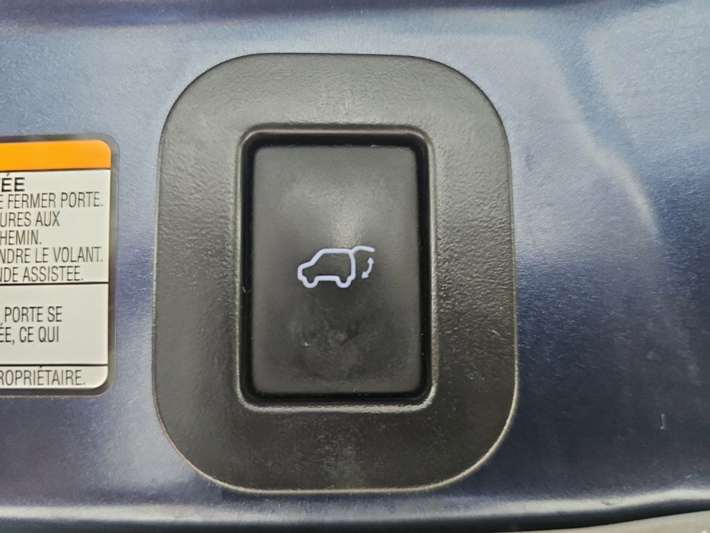 Used 2018 Toyota Sienna XLE w/ XLE Navigation Package FWD image 39
