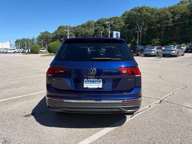 Used 2024 Volkswagen Tiguan SE AWD/4WD image 5