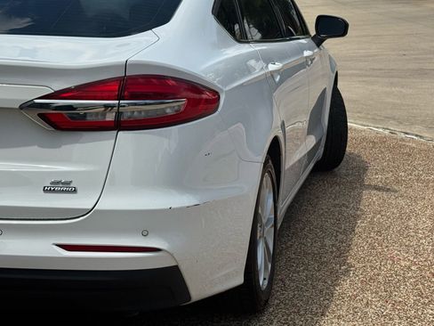 Used 2020 Ford Fusion SE FWD image 4