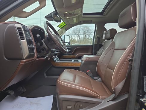 Used 2019 Chevrolet Silverado 3500 High Country w/ Duramax Plus Package image 12