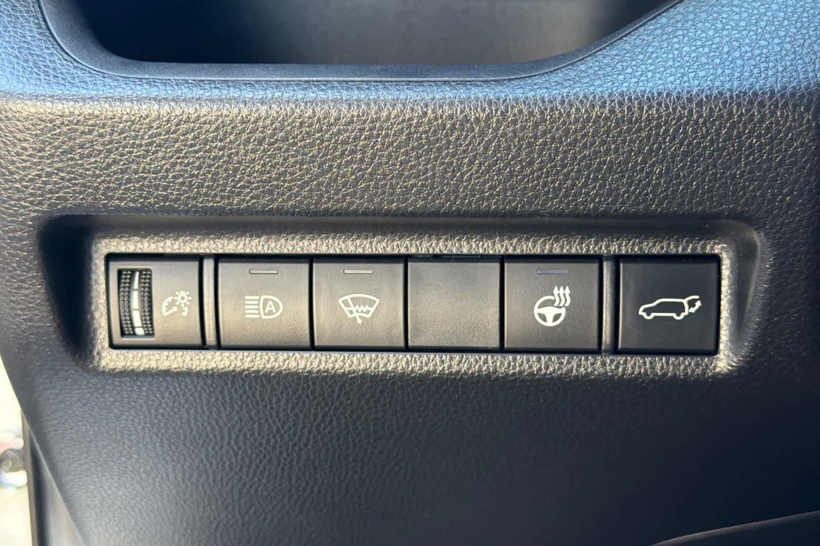 Used 2019 Toyota RAV4 XLE Premium w/ Cold Weather Package AWD/4WD image 30