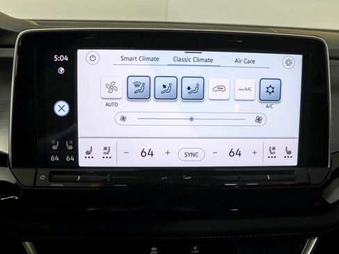 Used 2025 Volkswagen Atlas Cross Sport SE FWD image 30