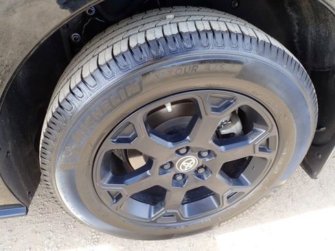 Used 2025 Toyota Sienna XLE Woodland Edition image 6