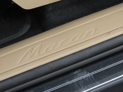 Certified 2024 Porsche Macan AWD/4WD image 40