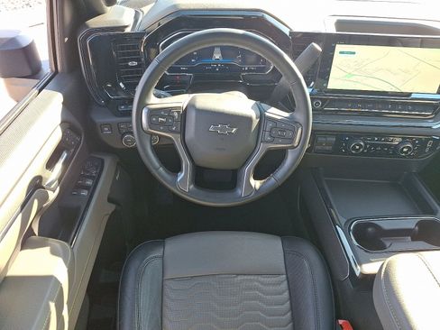Used 2025 Chevrolet Silverado 2500 ZR2 w/ Technology Package image 11