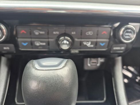 Used 2023 Jeep Compass Limited w/ Elite Group AWD/4WD image 18