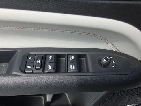 Used 2024 Jeep Compass Limited w/ Sun and Sound Group AWD/4WD image 28